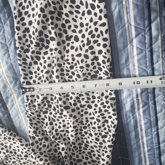 Emery Rose Size  5X (4XLLightweight Leopard Print Flower Embroidered Blouse - Picture 10 of 10